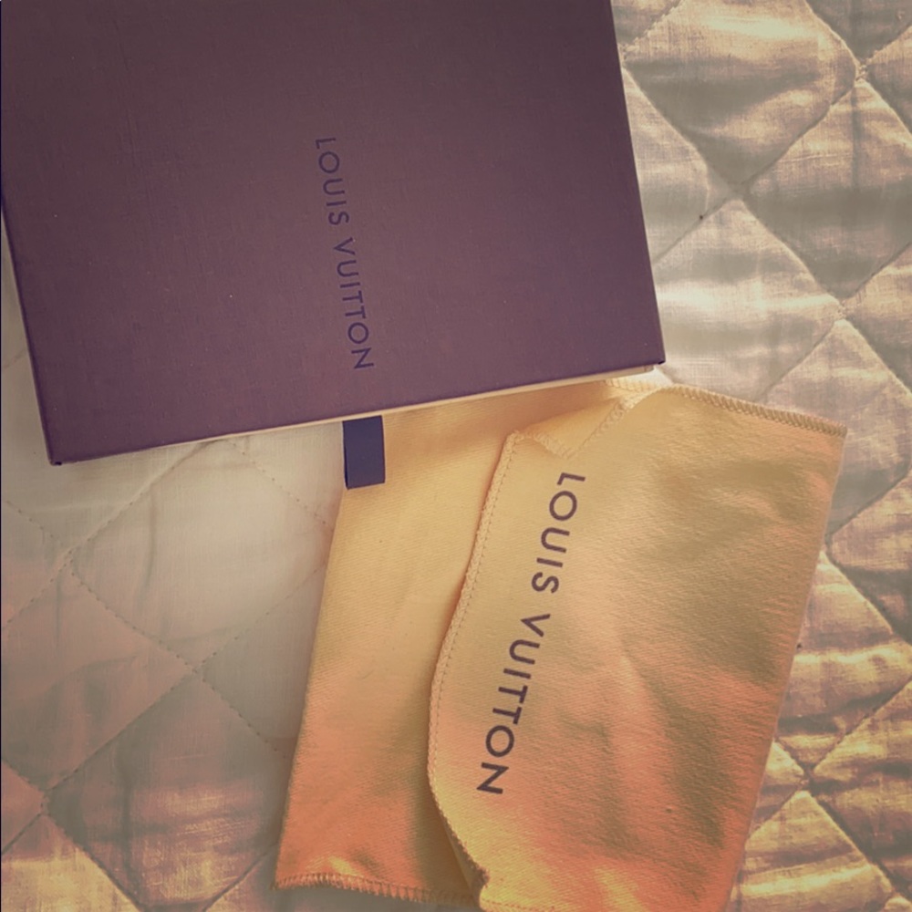 Louis vuitton wallet box and pouch